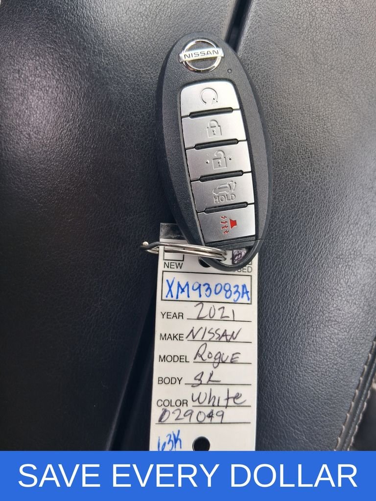 Used 2021 White Nissan SL image 18