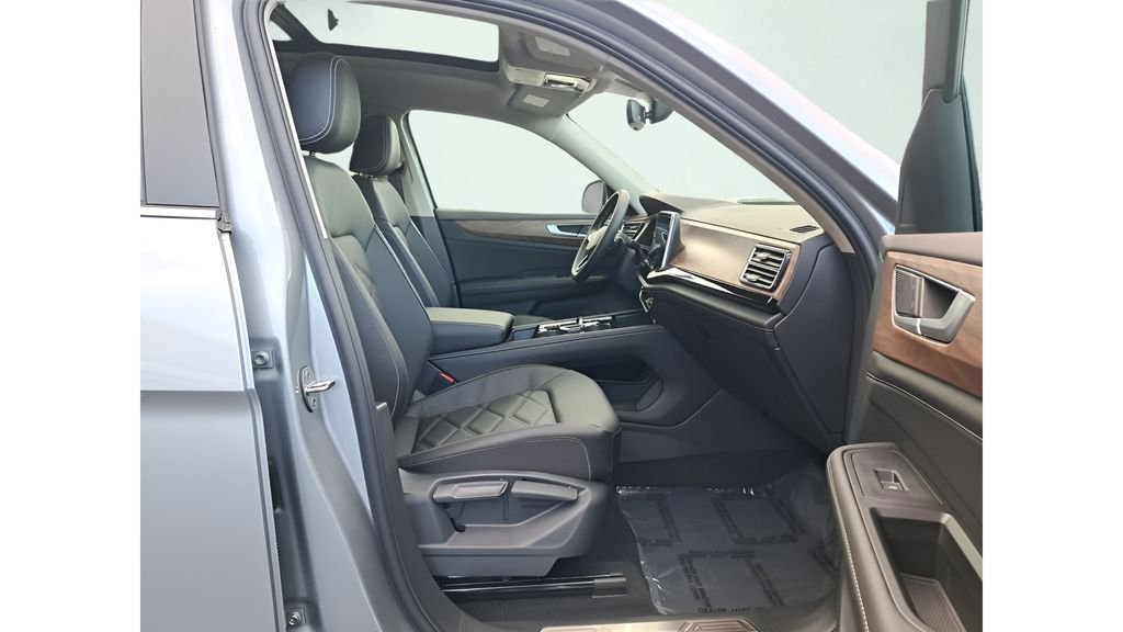 New 2026 Silver Volkswagen 2.0T SE w/Technology image 24