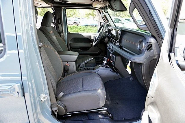 New 2026 Anvil Clear-Coat Exterior Paint Jeep Mojave image 19