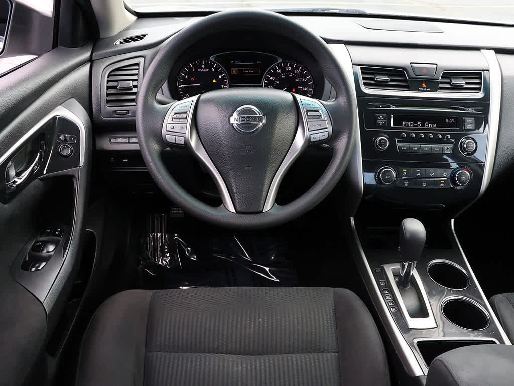 Used 2014 Brilliant Silver Metallic Nissan 2.5 S image 10