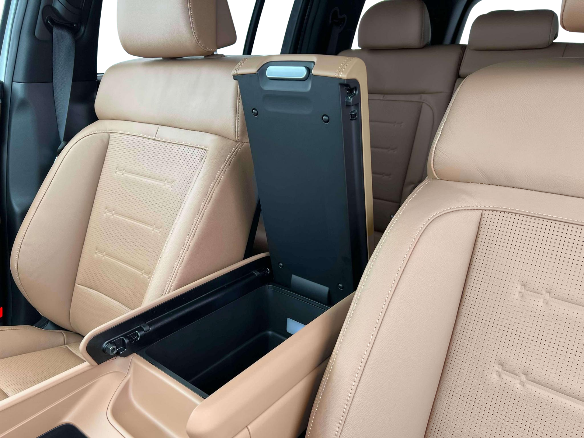 2025 Hyundai Santa Fe Limited - Photo 18