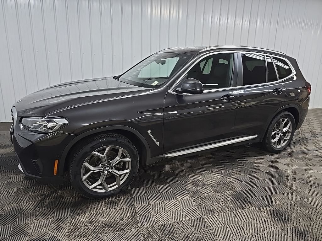 Used 2024 Gray BMW xDrive30i image 6