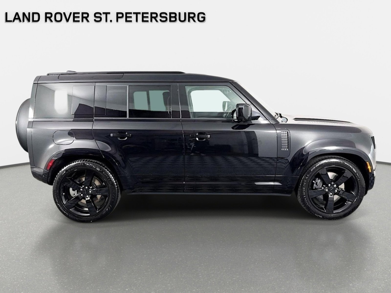 Used 2026 Santorini Black Land Rover X-Dynamic SE image 4