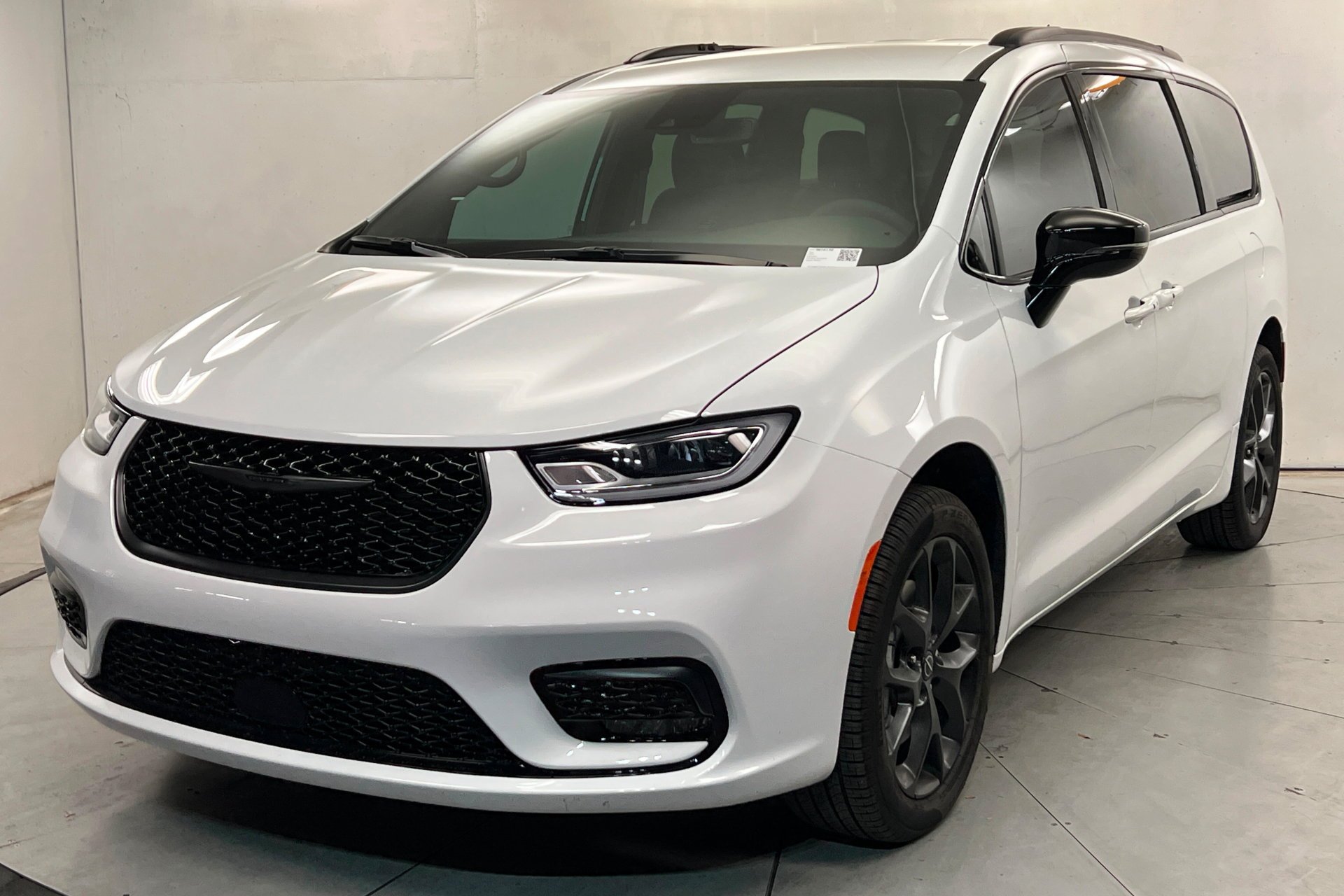 2026 Chrysler Pacifica Select AWD's photo