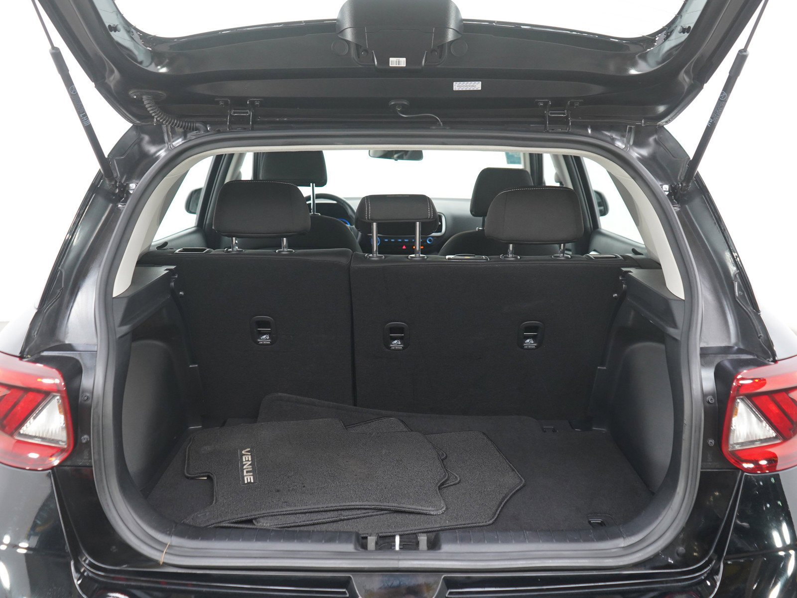 2023 Hyundai Venue SEL - Photo 16