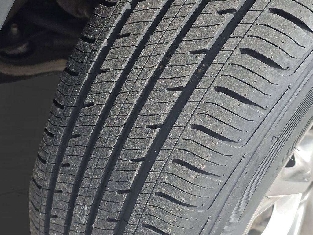 2019 Jeep Cherokee Latitude Plus - Photo 19