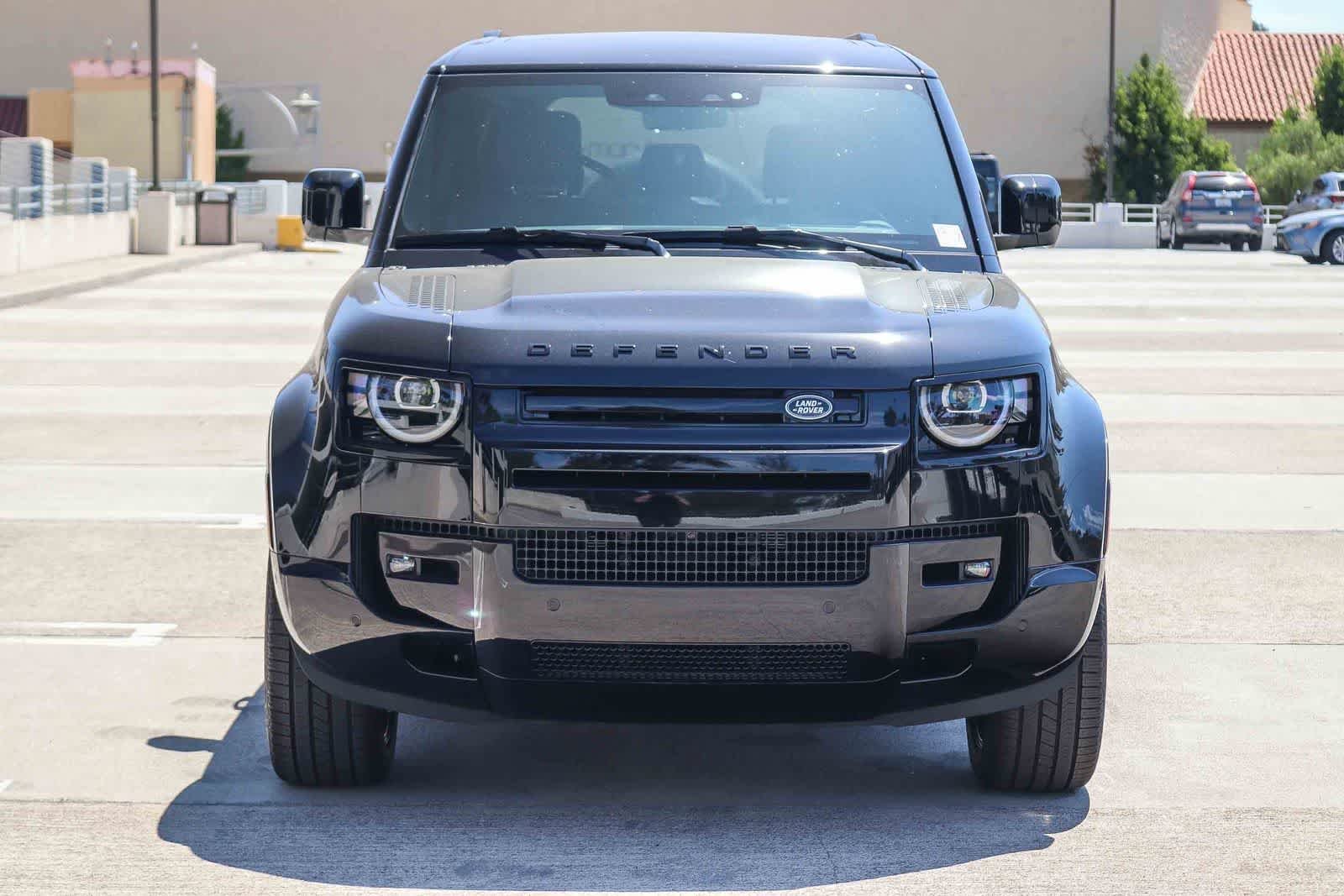 New 2026 Santorini Black Land Rover X-Dynamic SE image 2