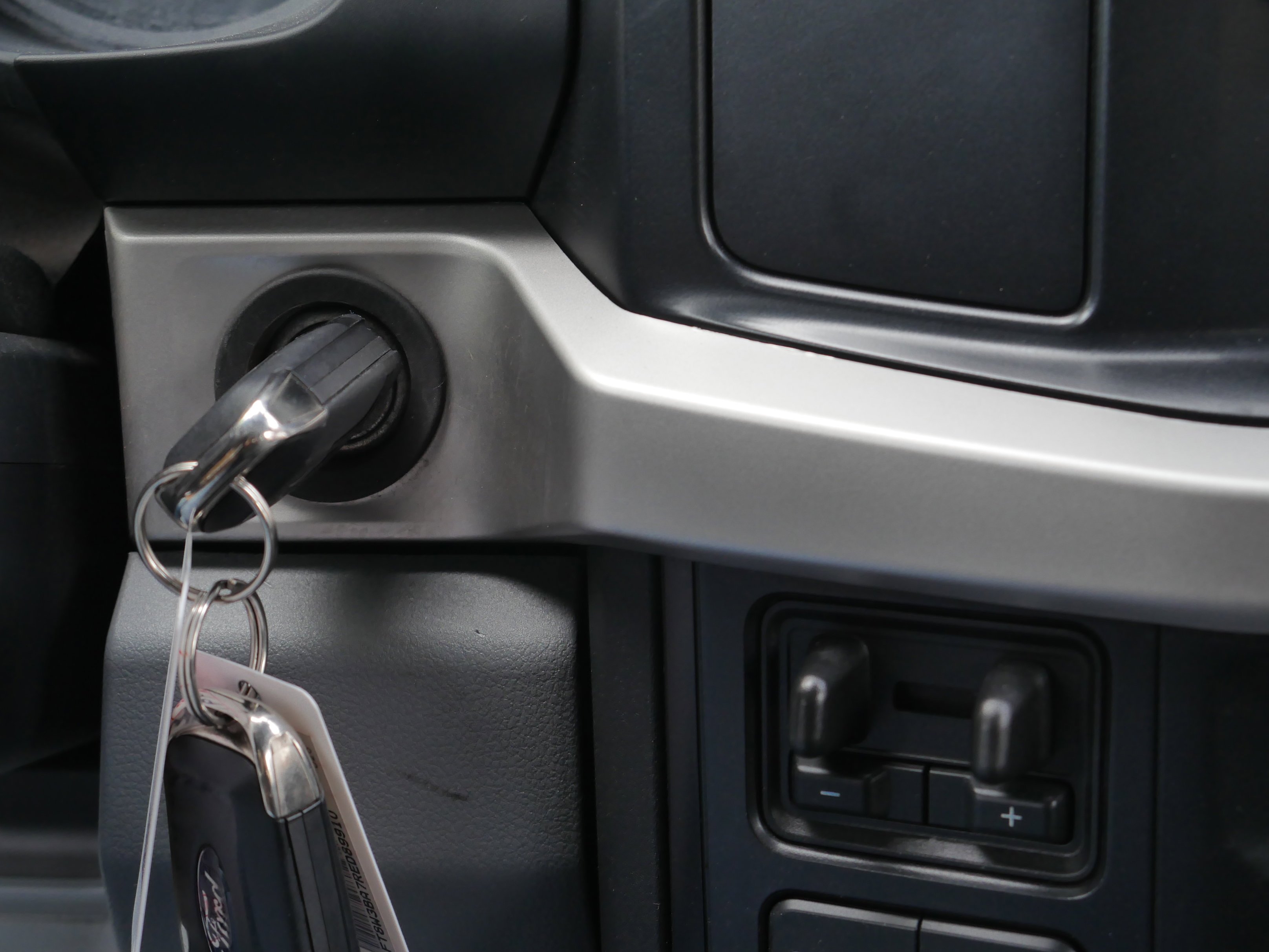 Used 2024 Oxford White Ford XLT image 8