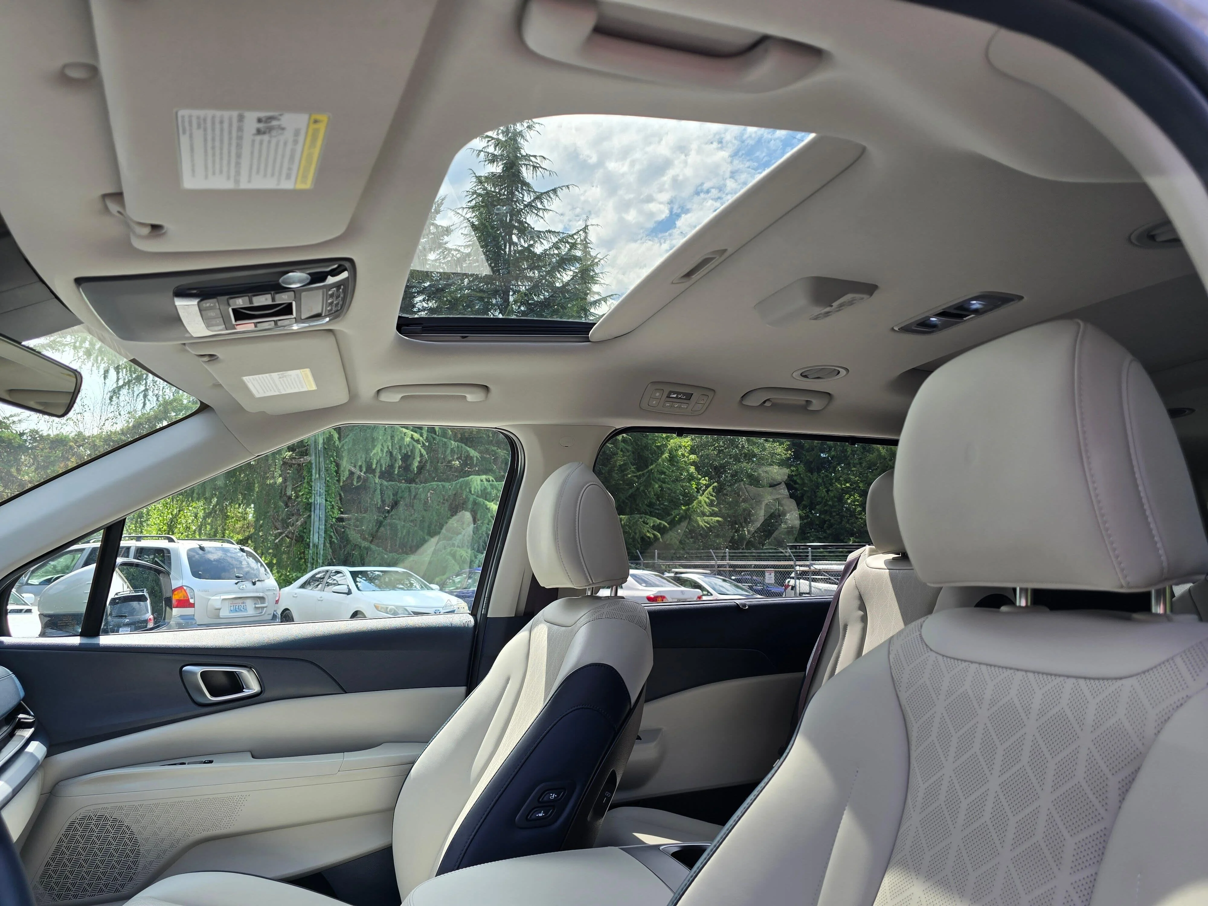 Used 2025 Ceramic White Kia SX image 12