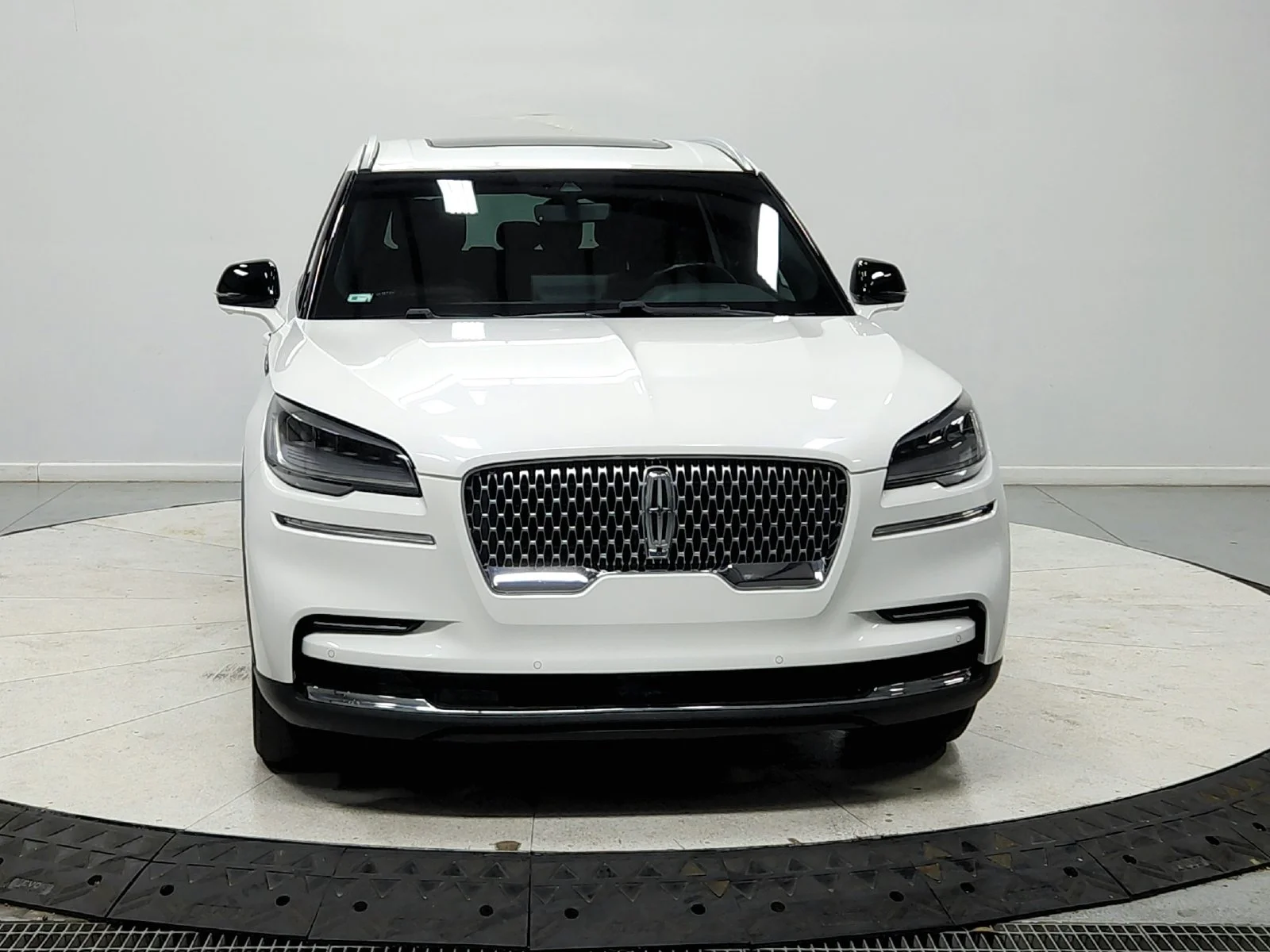 Used 2022 White Lincoln Reserve image 3