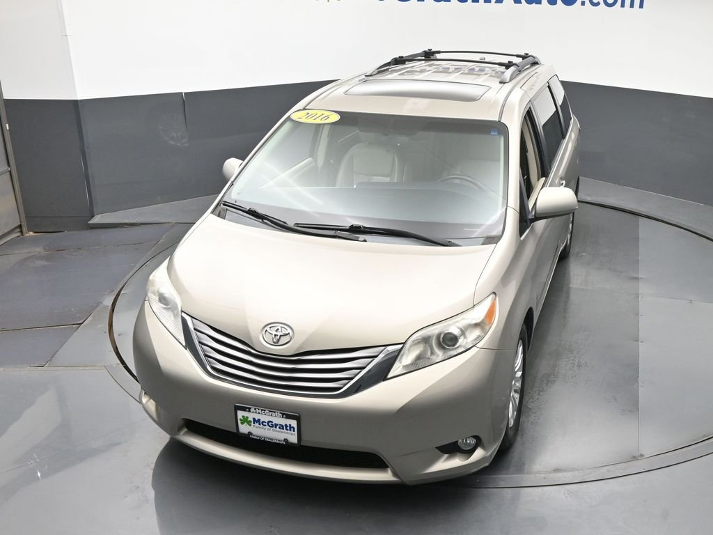 Used 2016  Toyota XLE Premium image 27