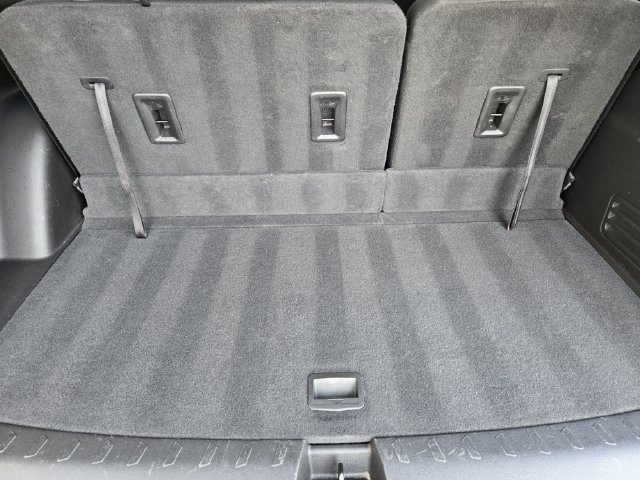 Used 2021 SILVER ICE METALLIC Chevrolet LT Cloth image 31