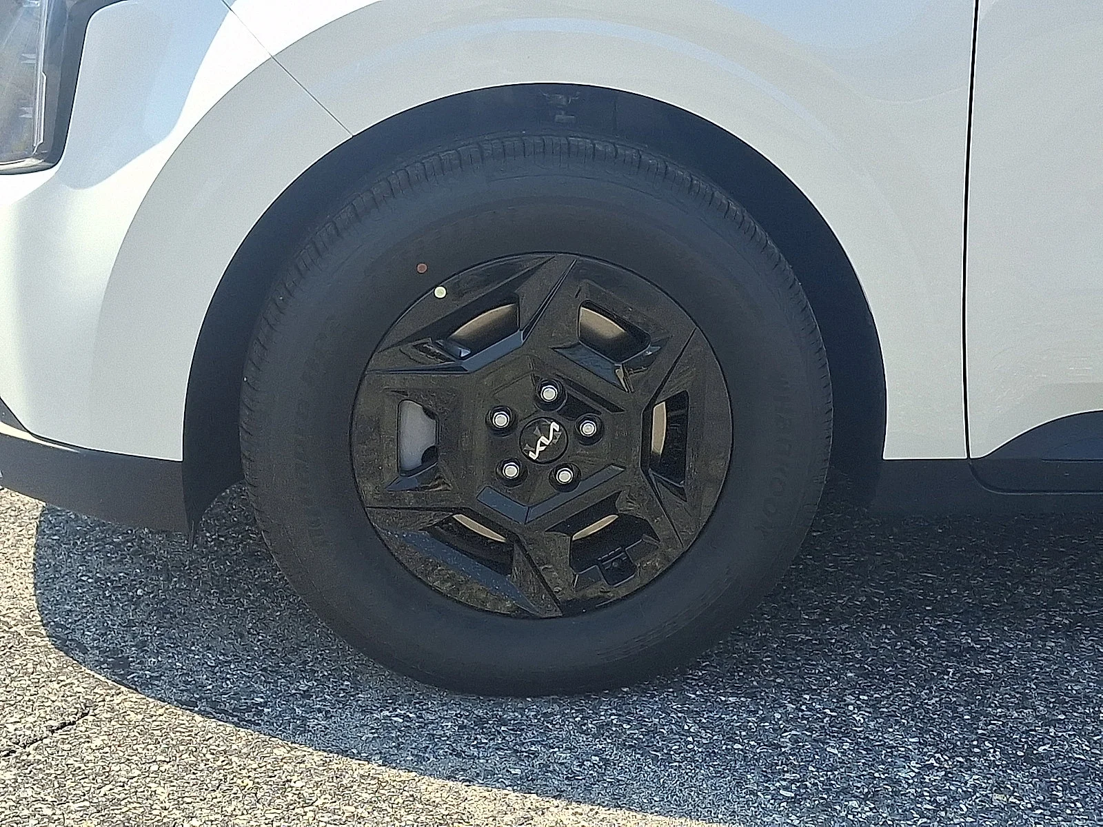 New 2027 White Kia LXS image 7