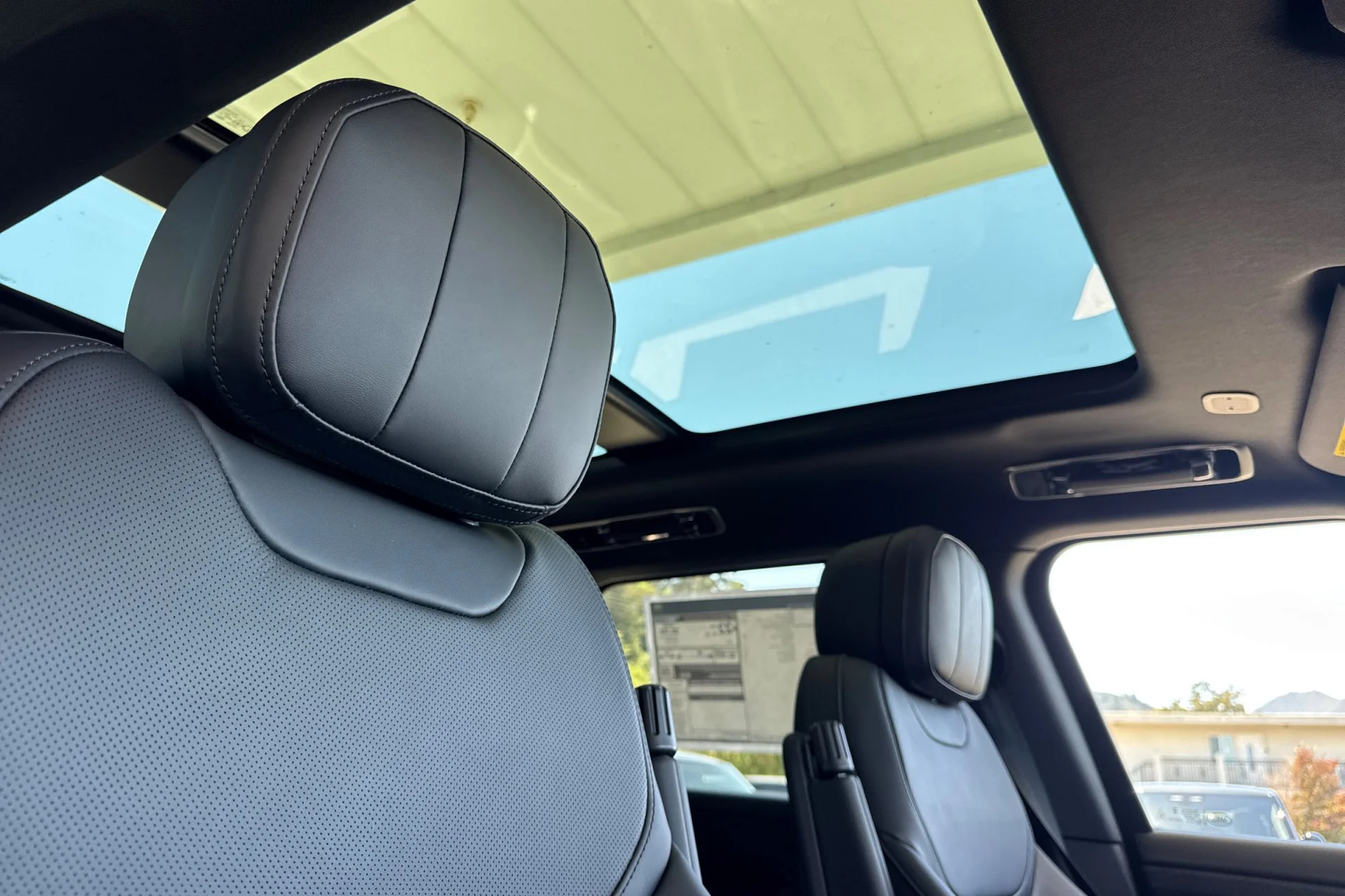 New 2026 Carpathian Grey Land Rover Dynamic SE image 19