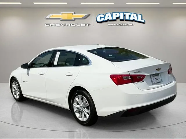 Used 2025 Summit White Chevrolet 1LT image 3