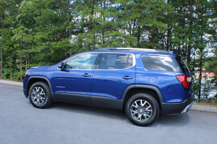 Certified Used 2023 Ultra Blue Metallic GMC SLE image 3