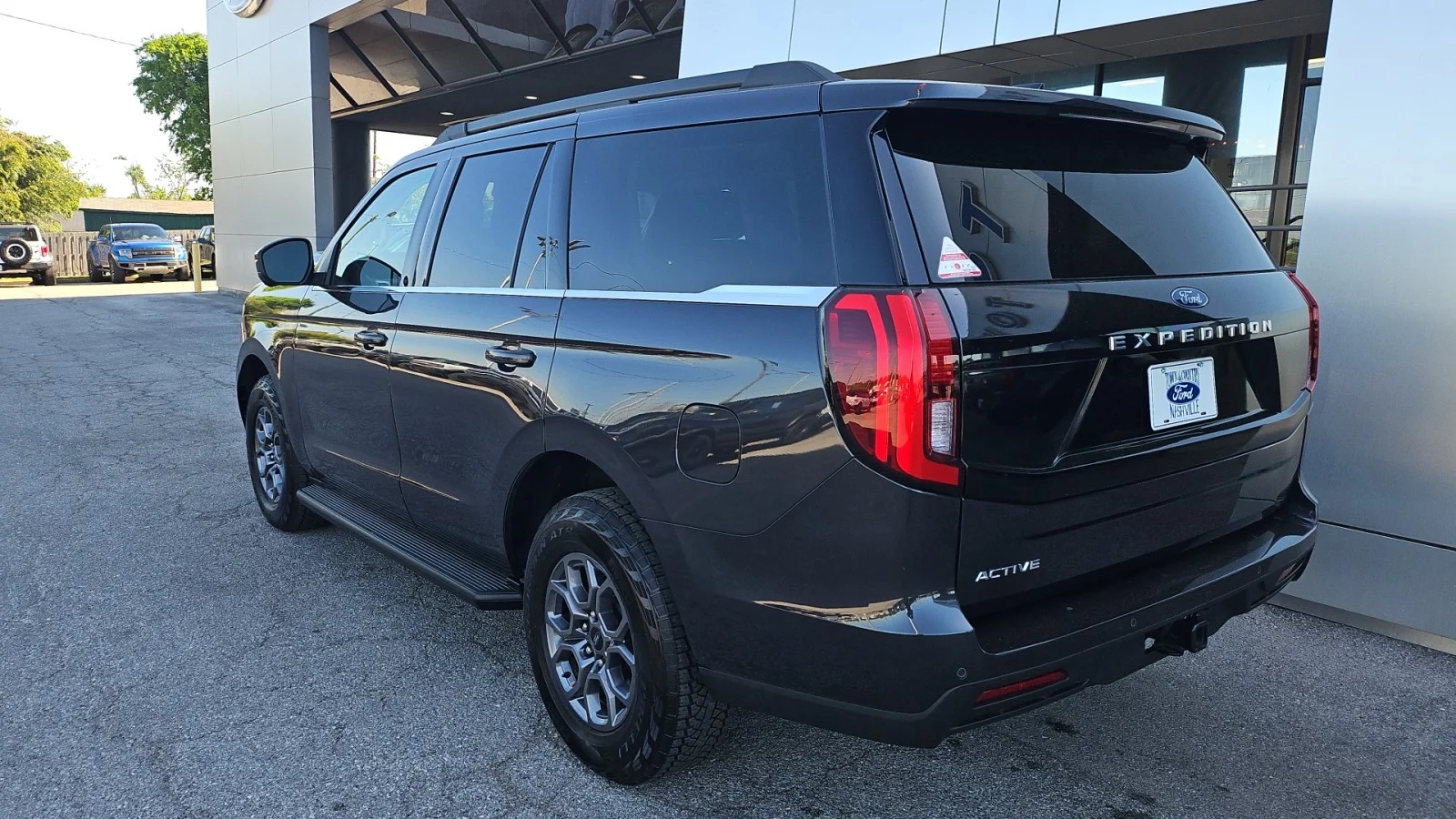 Used 2025 Gray Ford 2025 FORD EXPEDITION ACTIVE 4DR SUV 122.5 WB 4WD image 3