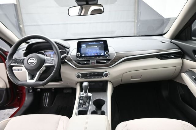 Used 2025 Red Nissan 2.5 SV image 25