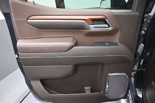 Used 2023 Silver GMC Denali image 25