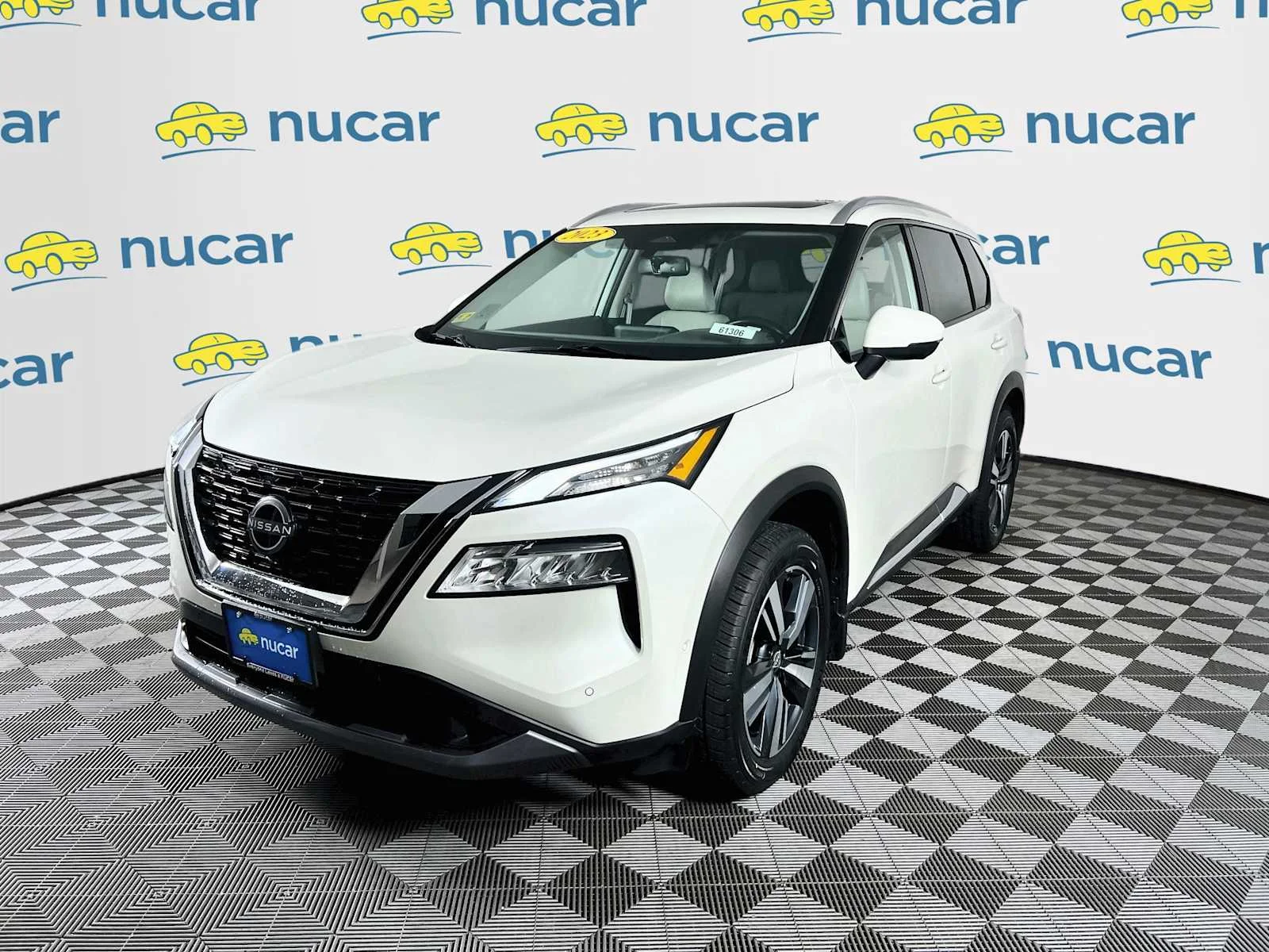 Used 2023 Pearl White Tricoat Nissan SL image 3