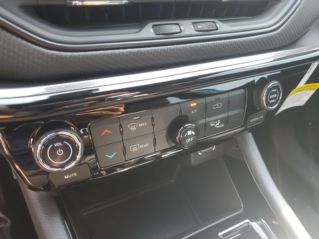 New 2026 Hydro Blue Pearlcoat Jeep Latitude image 16