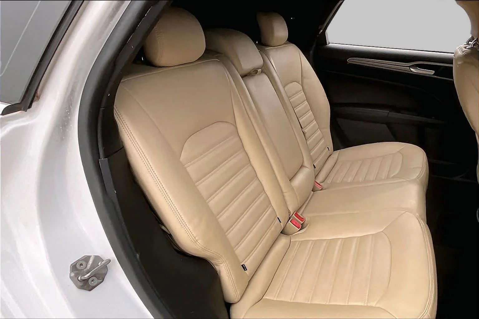 Used 2014 Oxford White Ford SE image 18