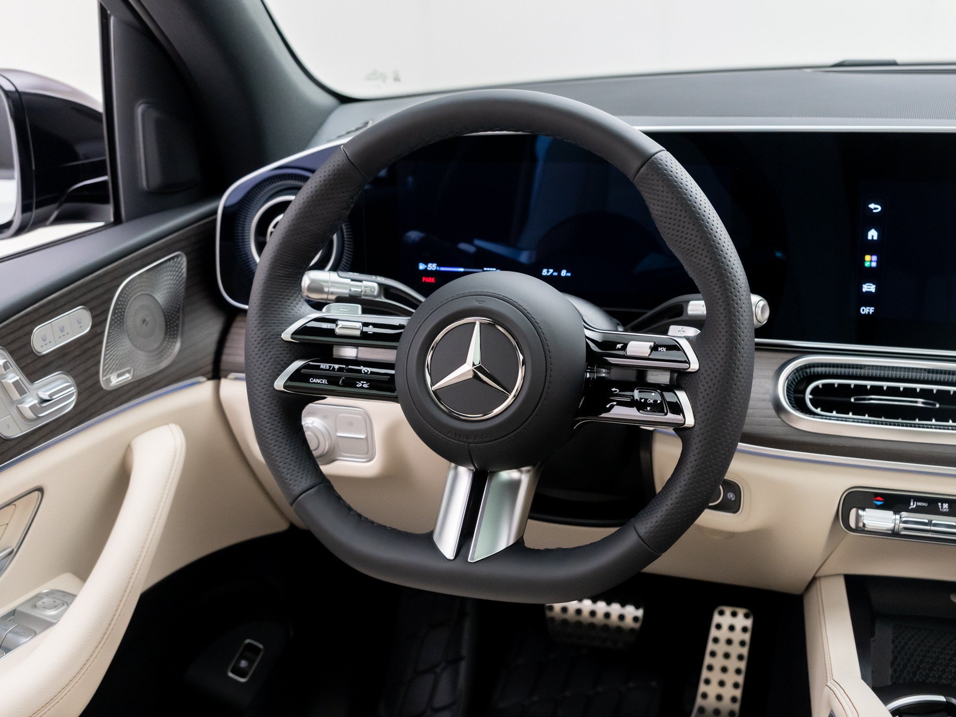 New 2027 White Mercedes-Benz GLE 450 image 54