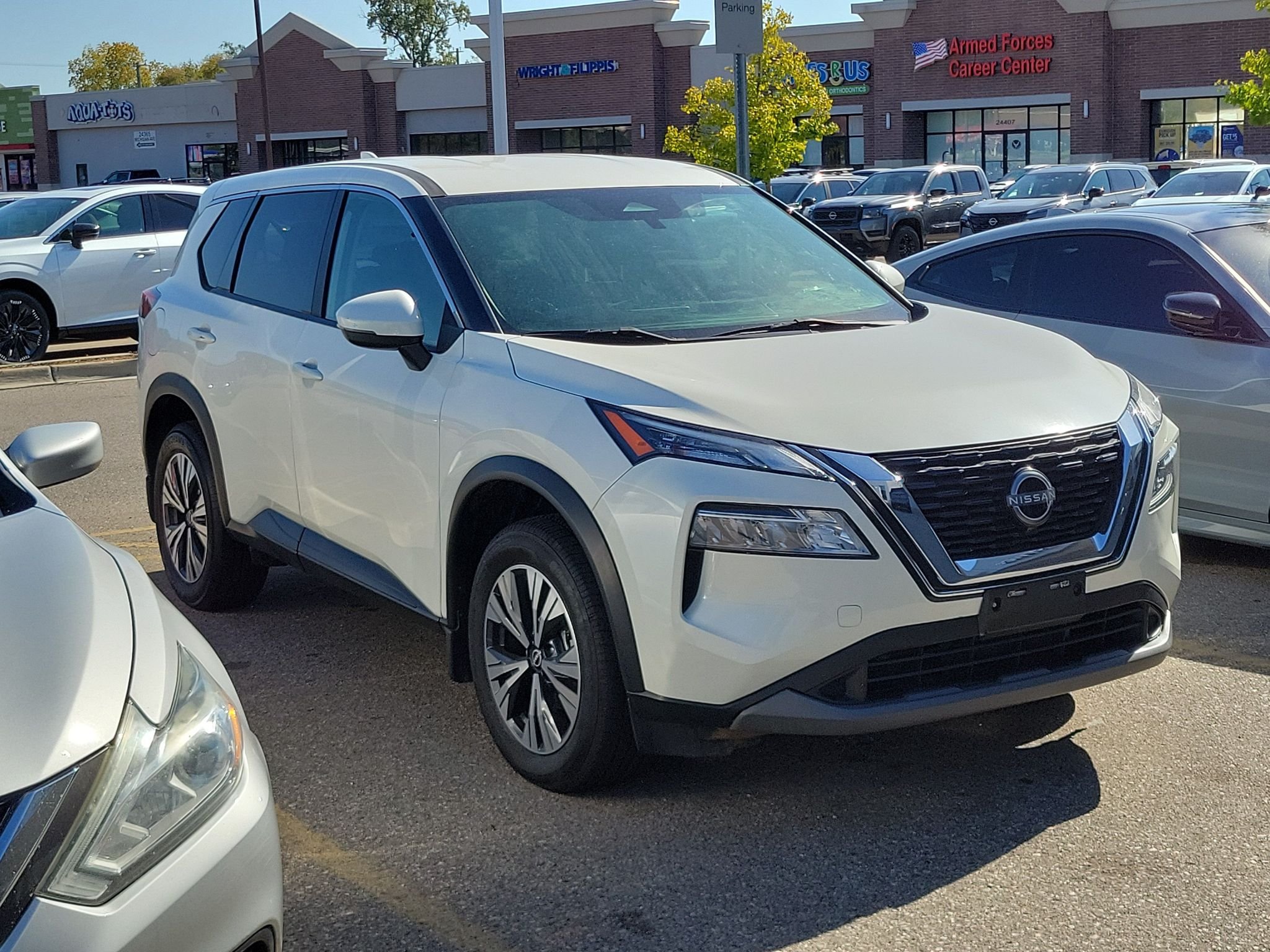 Used 2023 Pearl White Tricoat Nissan SV image 1