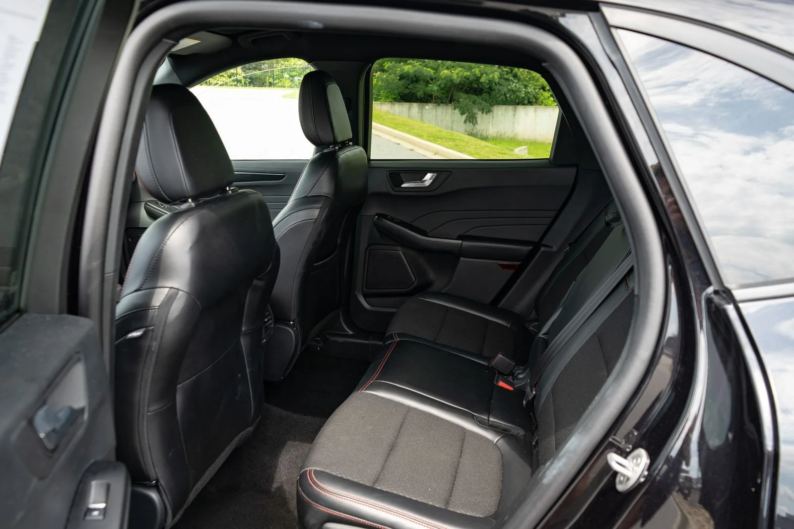 Used 2025 Black Metallic Ford ST-Line image 18