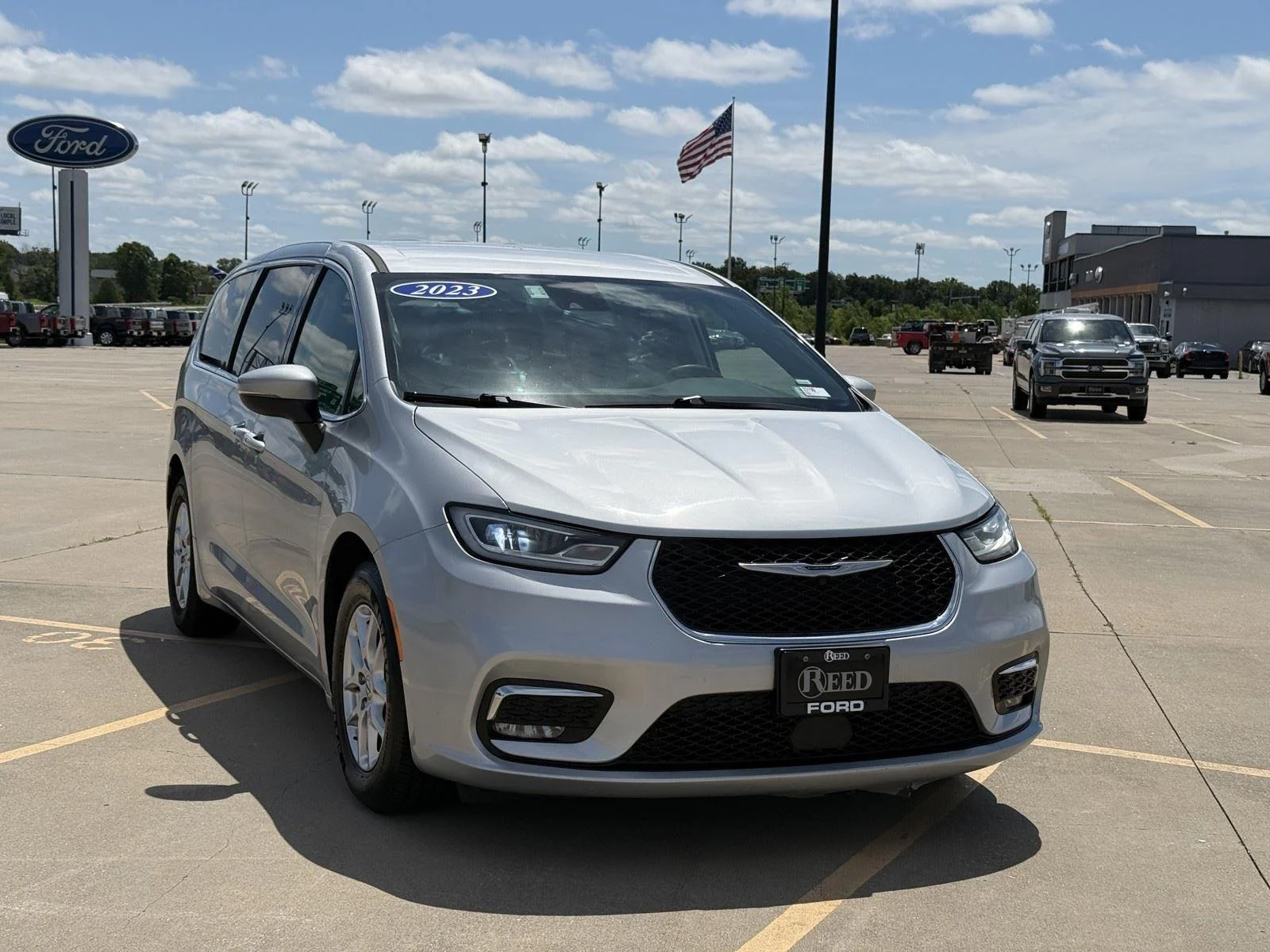Certified 2023 Chrysler Pacifica Touring L with VIN 2C4RC1BG9PR621333 for sale in Kansas City