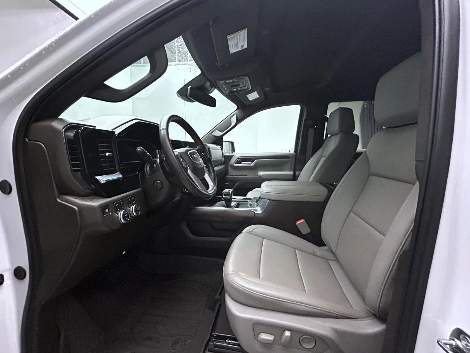 Used 2025 White GMC SLT image 10