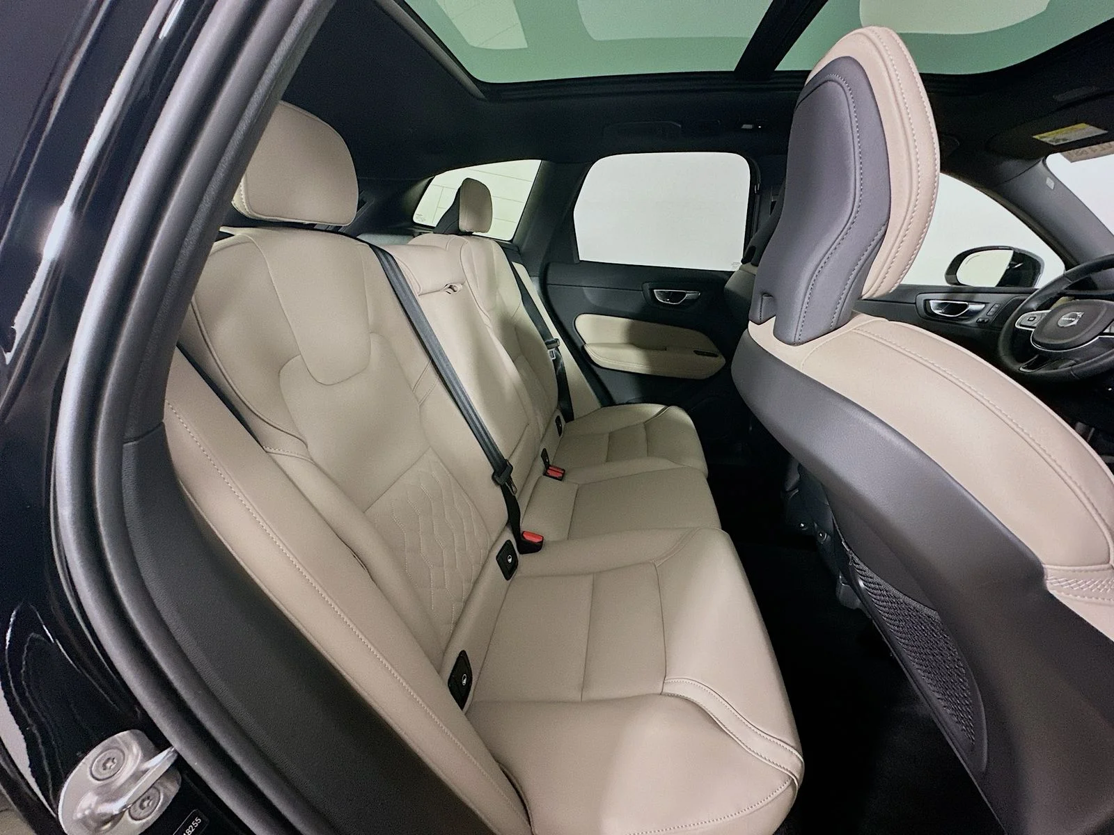 2026 Volvo XC60 Plus - Photo 42