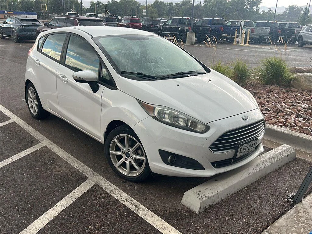 Used 2015 Oxford White Ford SE image 5
