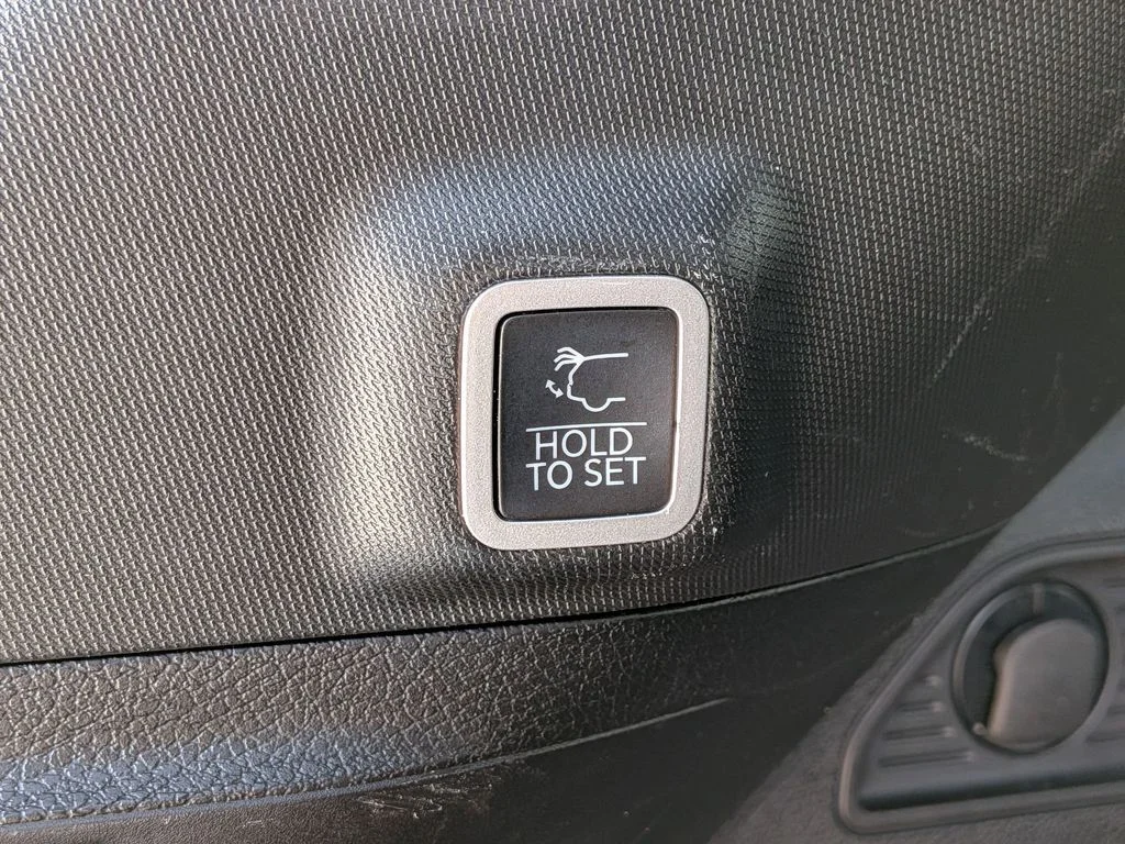 Used 2023 Black Jeep Summit Reserve image 7