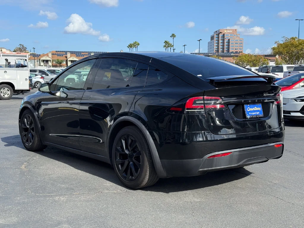 Used 2024  Tesla NA image 9