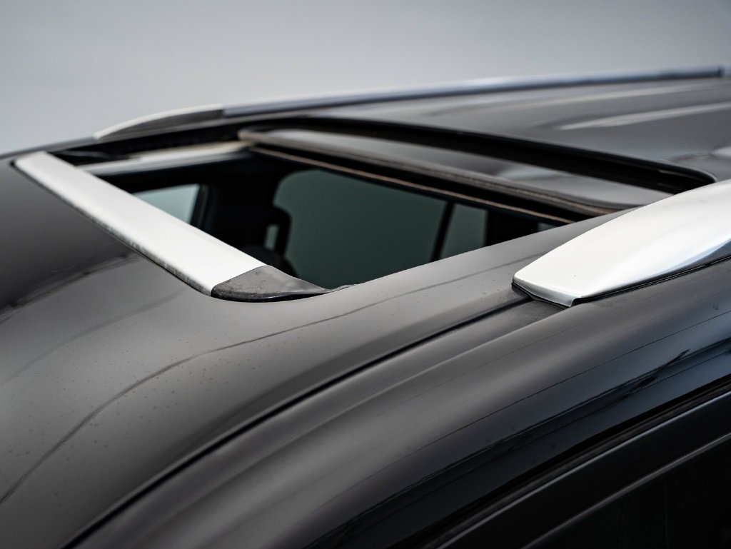 Used 2021 Black Lexus 460 image 14