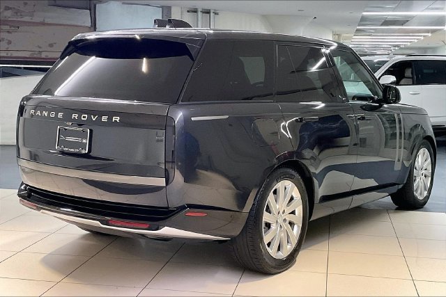 Used 2024 Gray Land Rover SE image 10