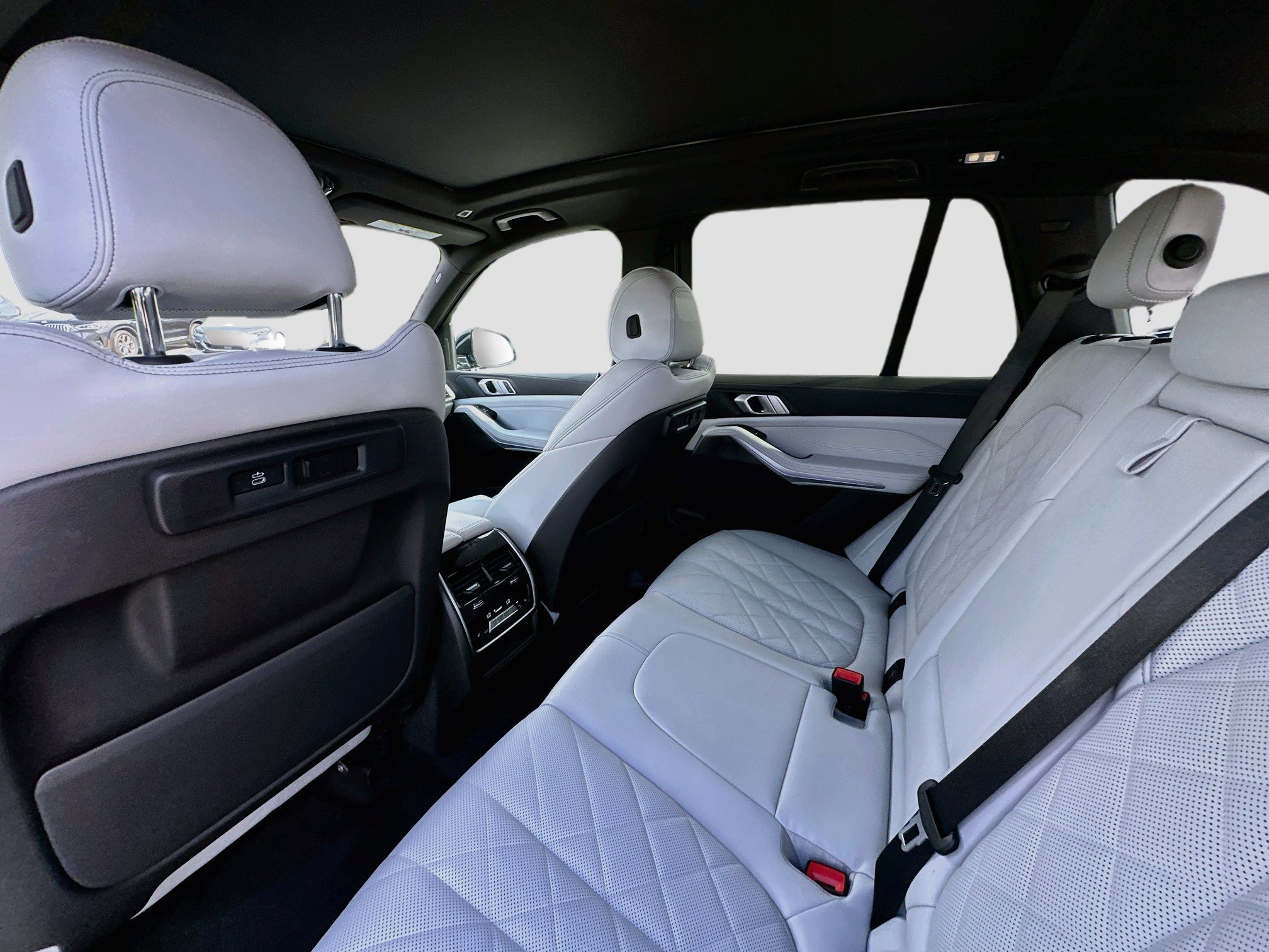 Used 2023 Phytonic Blue Metallic BMW xDrive40i image 27
