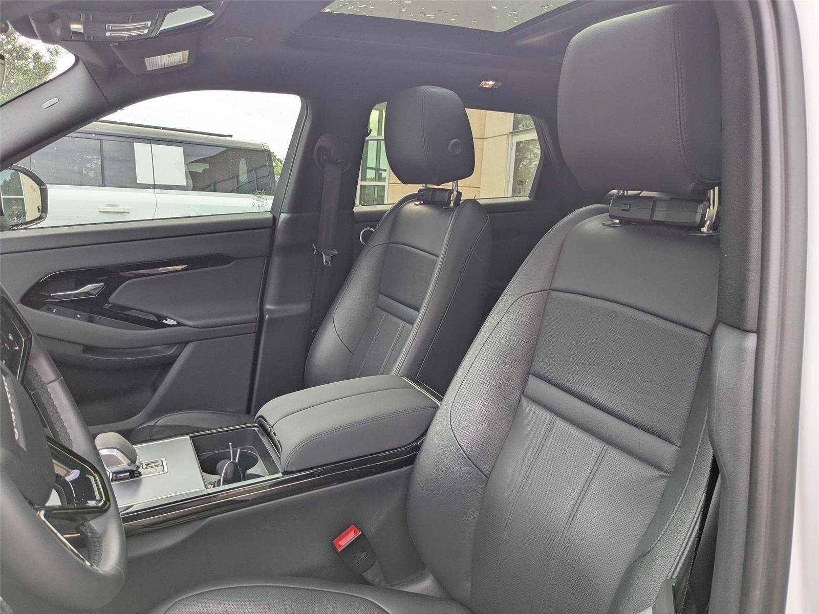 Used 2024 Fuji White Land Rover Core S image 13