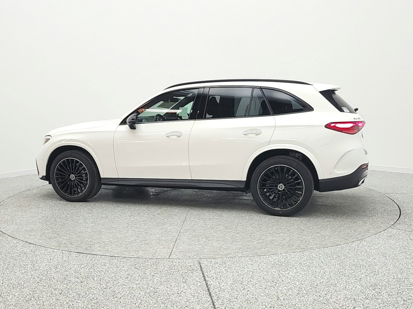 New 2026 Polar White Mercedes-Benz GLC 300 SUV image 31
