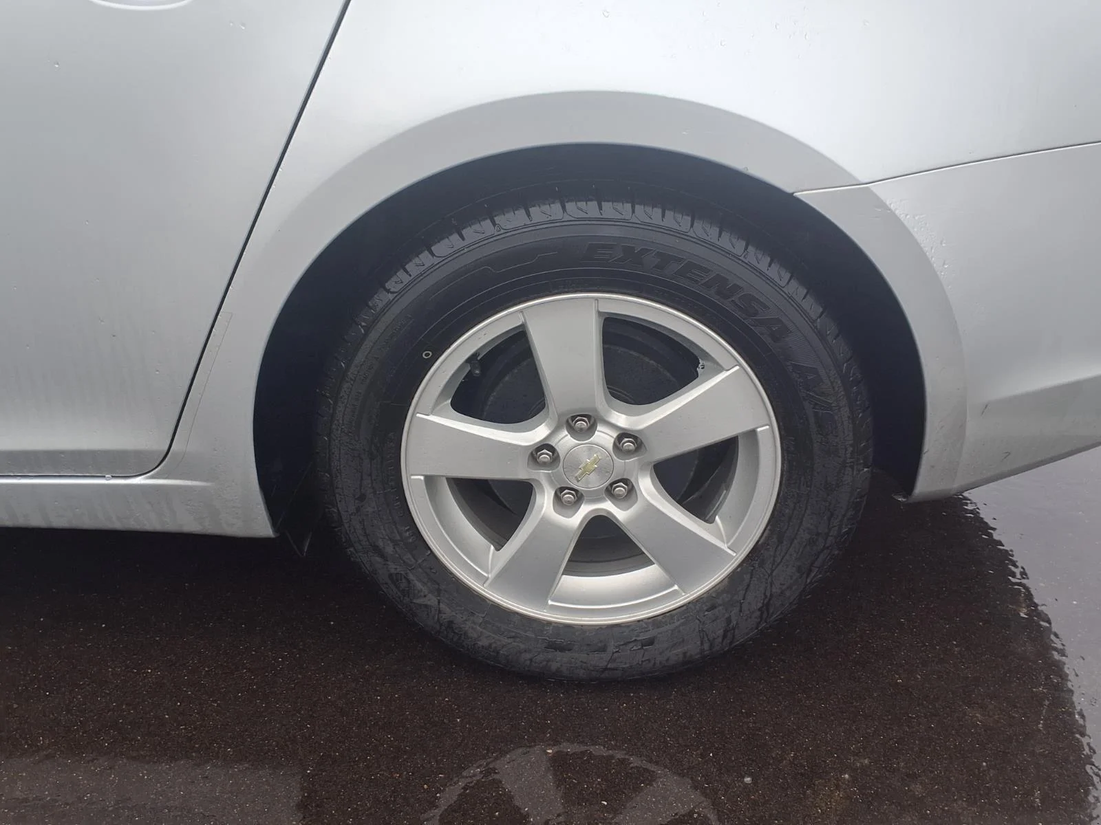 Used 2014 Silver Ice Metallic Chevrolet 1LT image 16