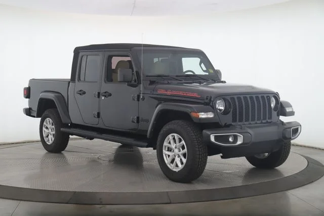 Used 2023 Black Jeep Sport S image 2