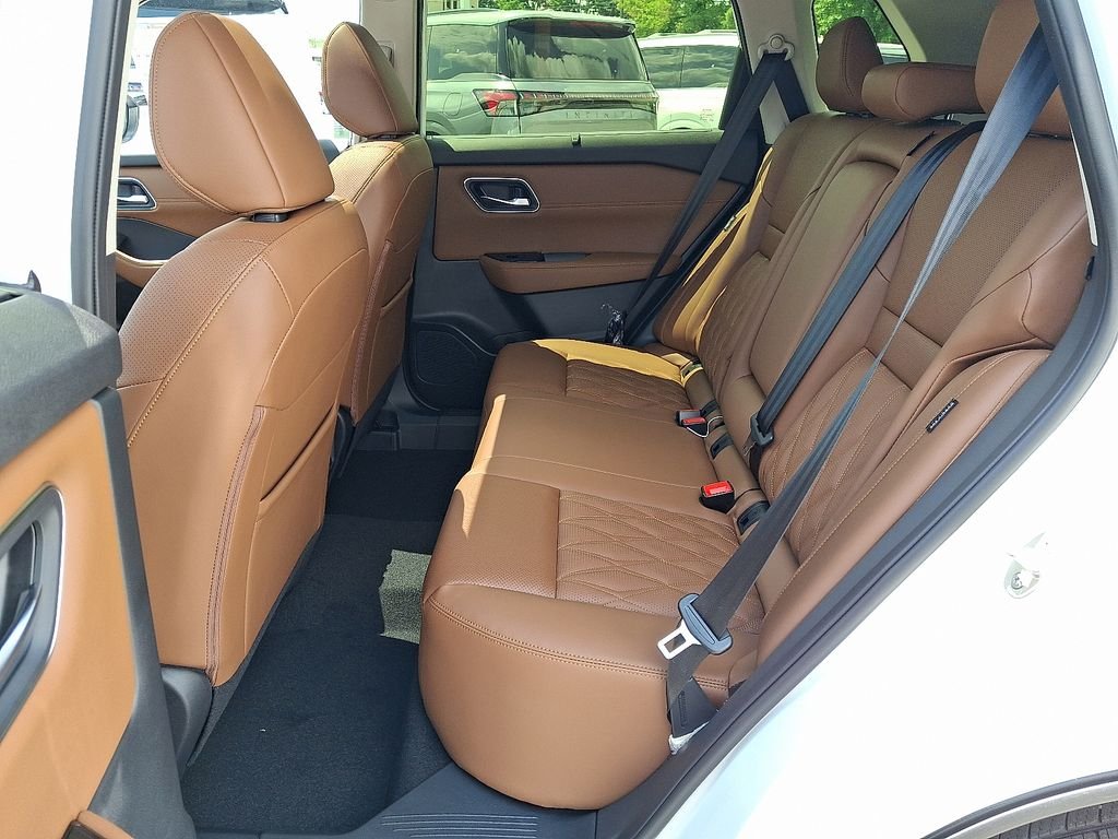 New 2026 Everest White Pearl TriCoat Nissan Platinum image 6