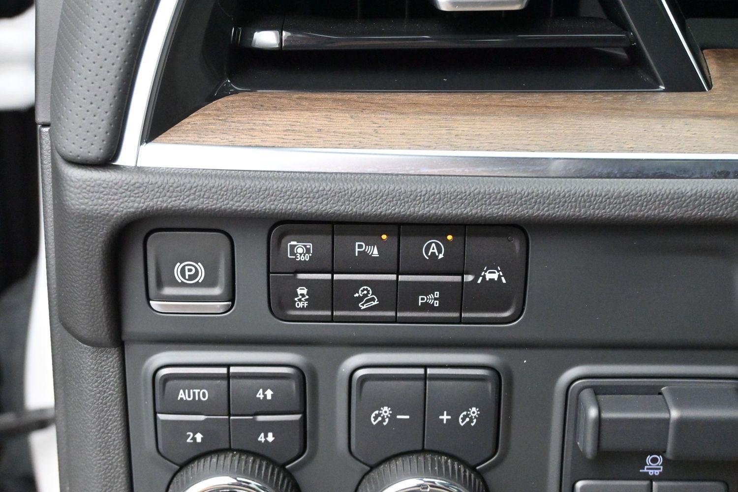 Used 2025 Iridescent Pearl Tricoat Chevrolet High Country image 26