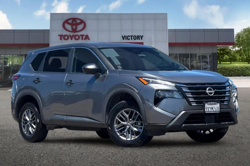 Used 2024 Gray Nissan S image 2