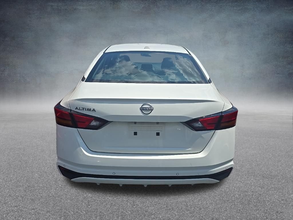Used 2025 Glacier White Nissan 2.5 SV image 5