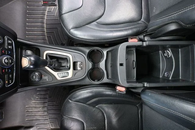 Used 2015 Gray Jeep Limited image 37