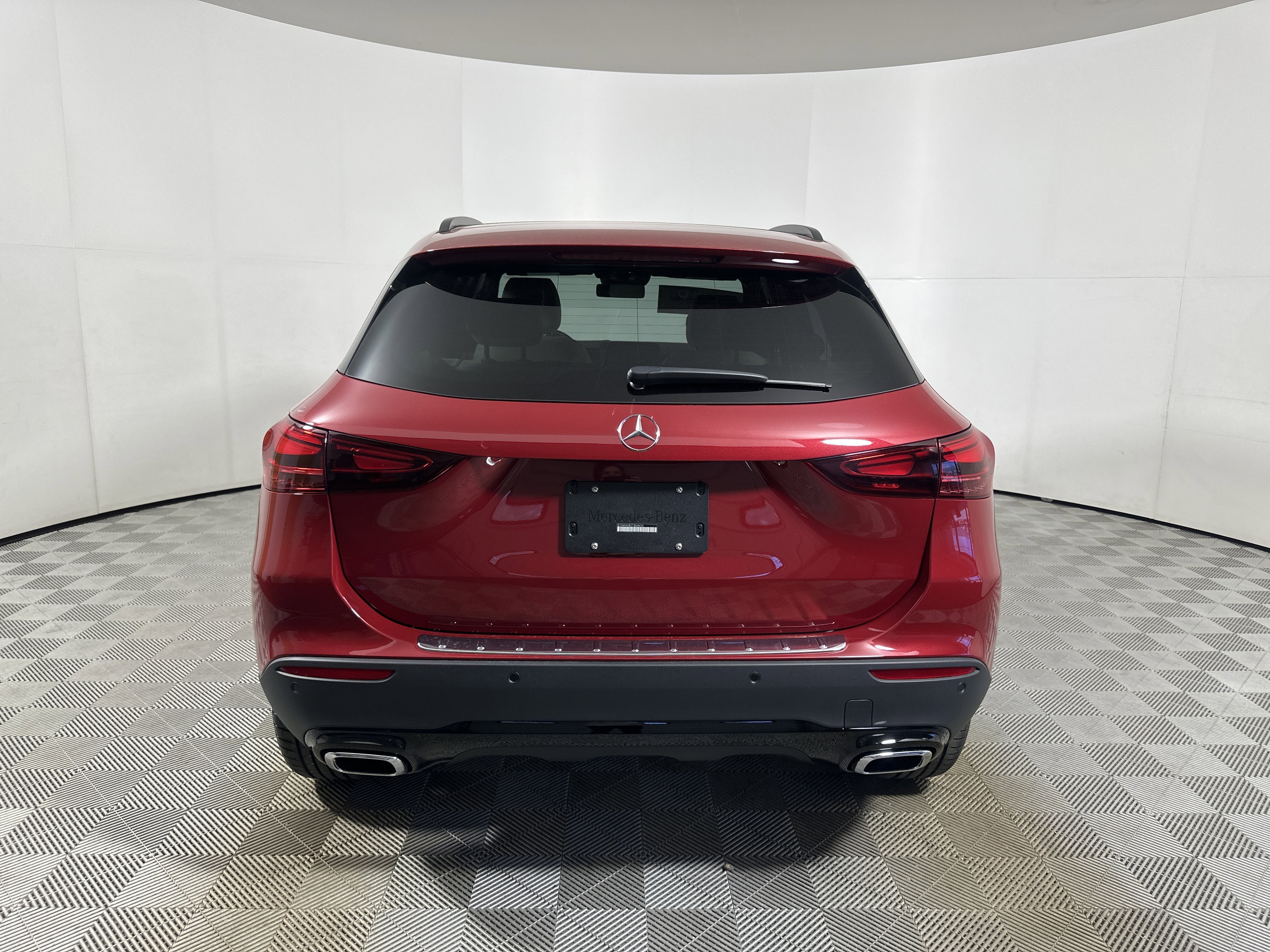New 2026 MANUFAKTUR Patagonia Red Metallic Mercedes-Benz GLA 250 image 6