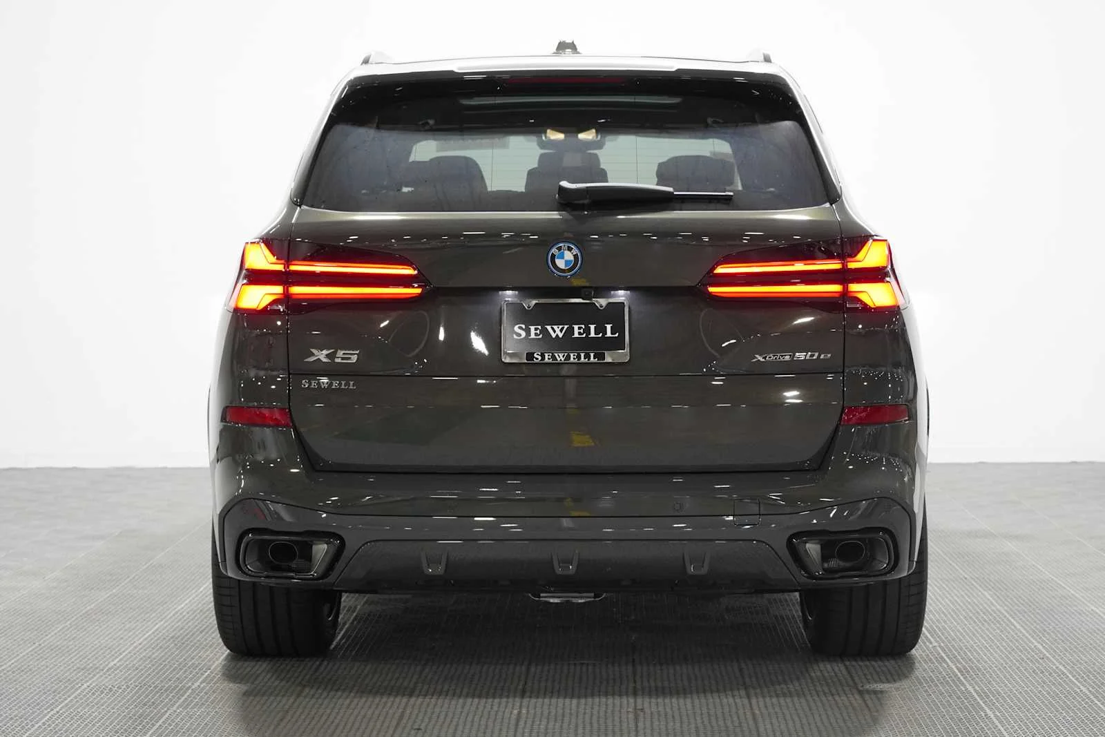 New 2026 Dravit Grey Metallic BMW xDrive50e image 4