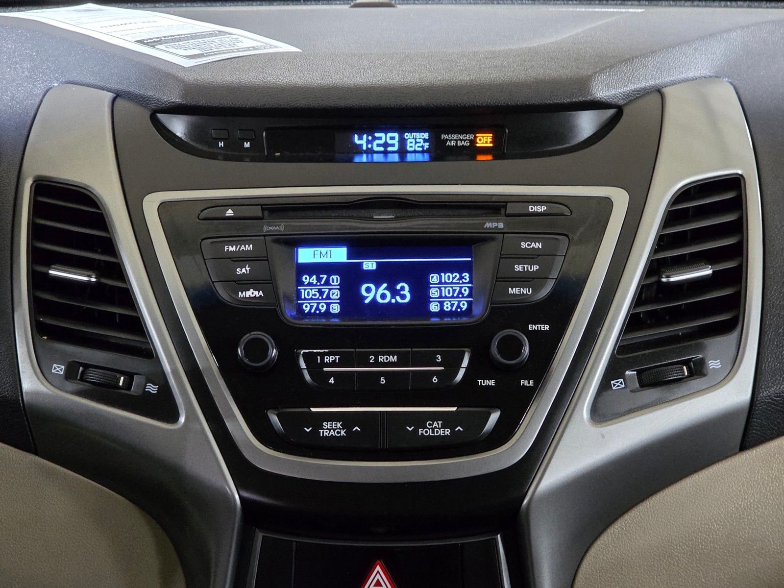 Used 2014 Desert Bronze Hyundai SE image 25